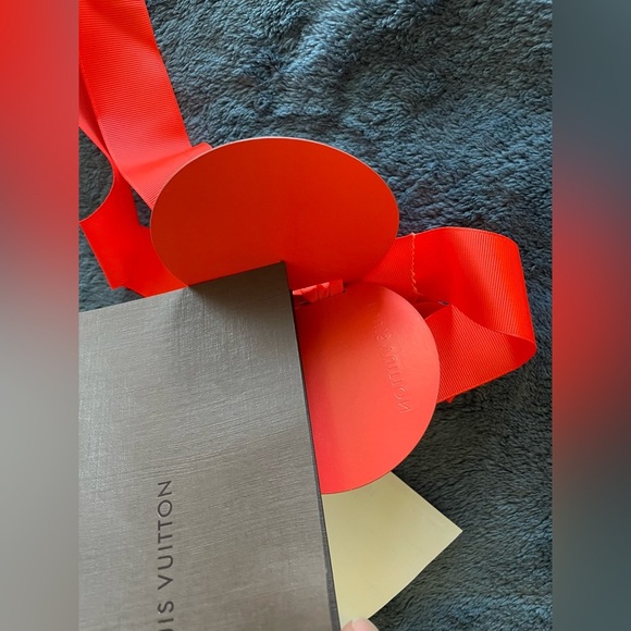 louis vuitton box,wrapping paper,receipt folder,round card with ribbon &gift bag - Picture 3 of 16